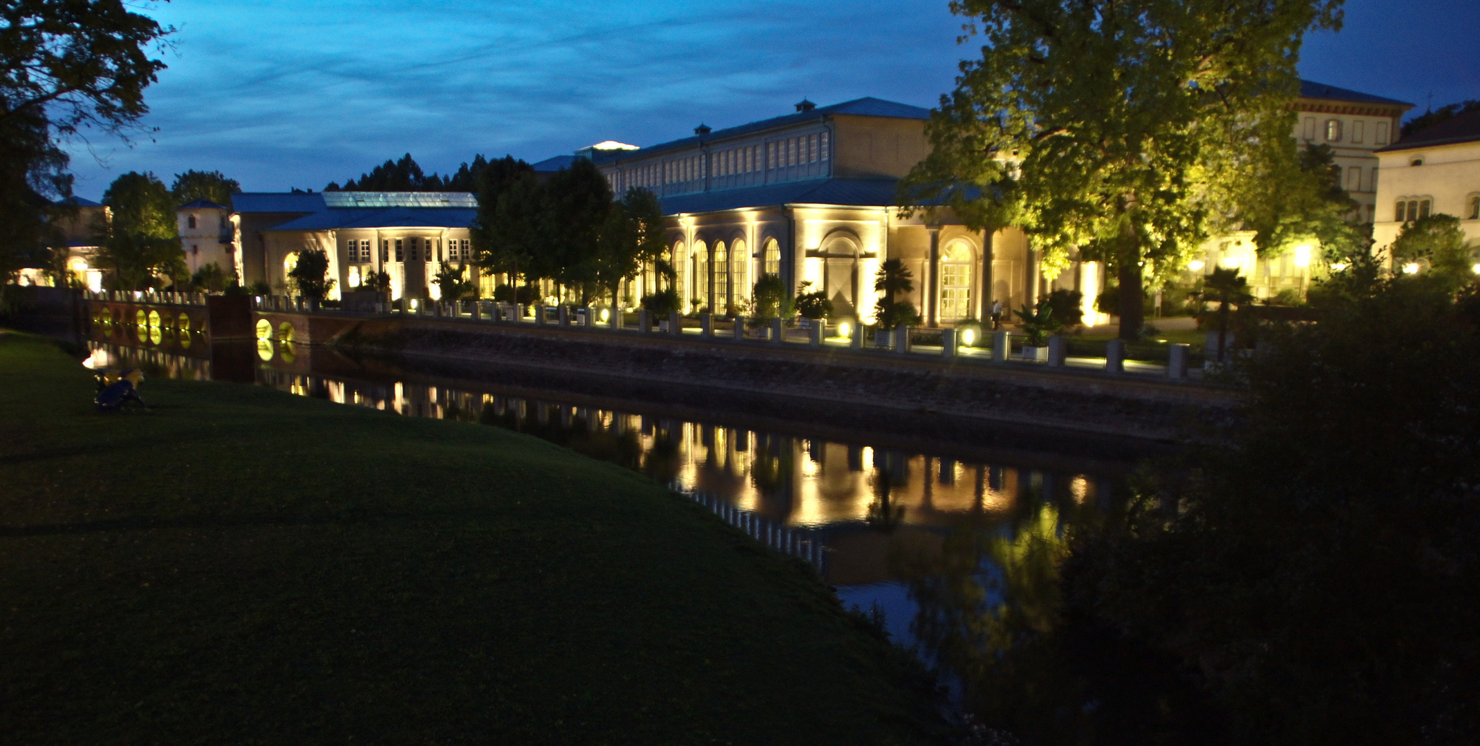 Wandelhalle im Goldglanz