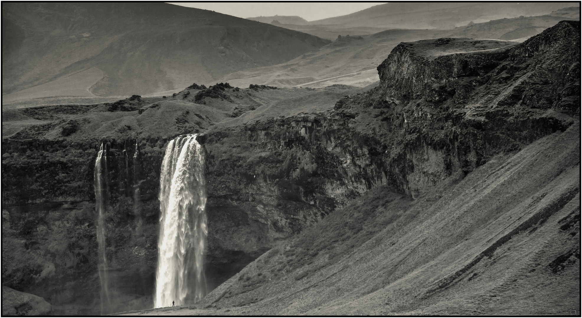 Wanderer am Wasserfall