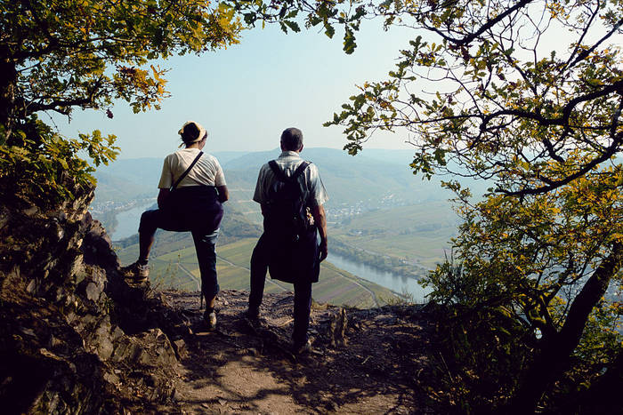 Wanderer auf dem Klettersteig "Bremmer Calmont"