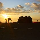 Wanderer bei Sonnenuntergang auf dem Brockenplateu (Harz)