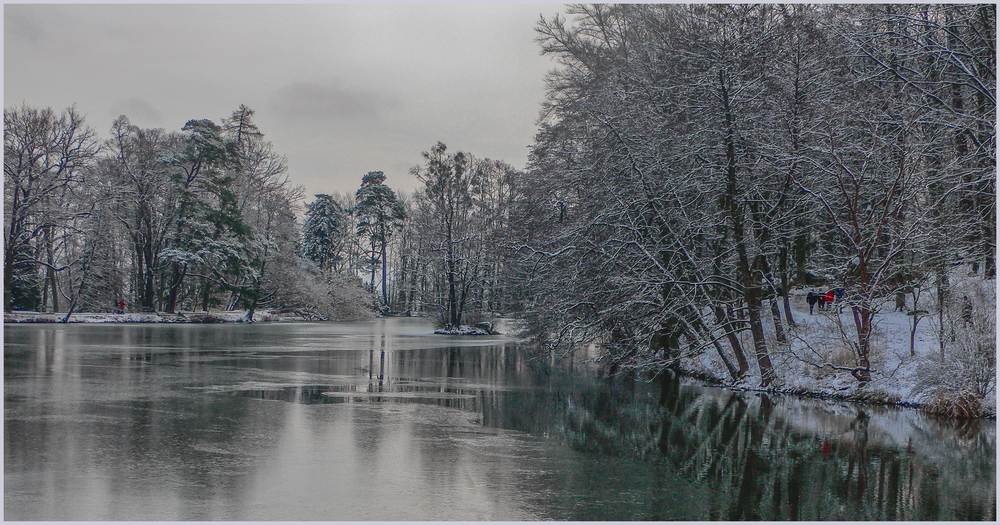 Wanderer im Winterwald