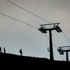 Wanderer unter der Seilbahn