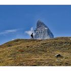 - Wanderer vor dem Matterhorn -