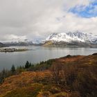 Wandern am Fjord auf den Lofoten