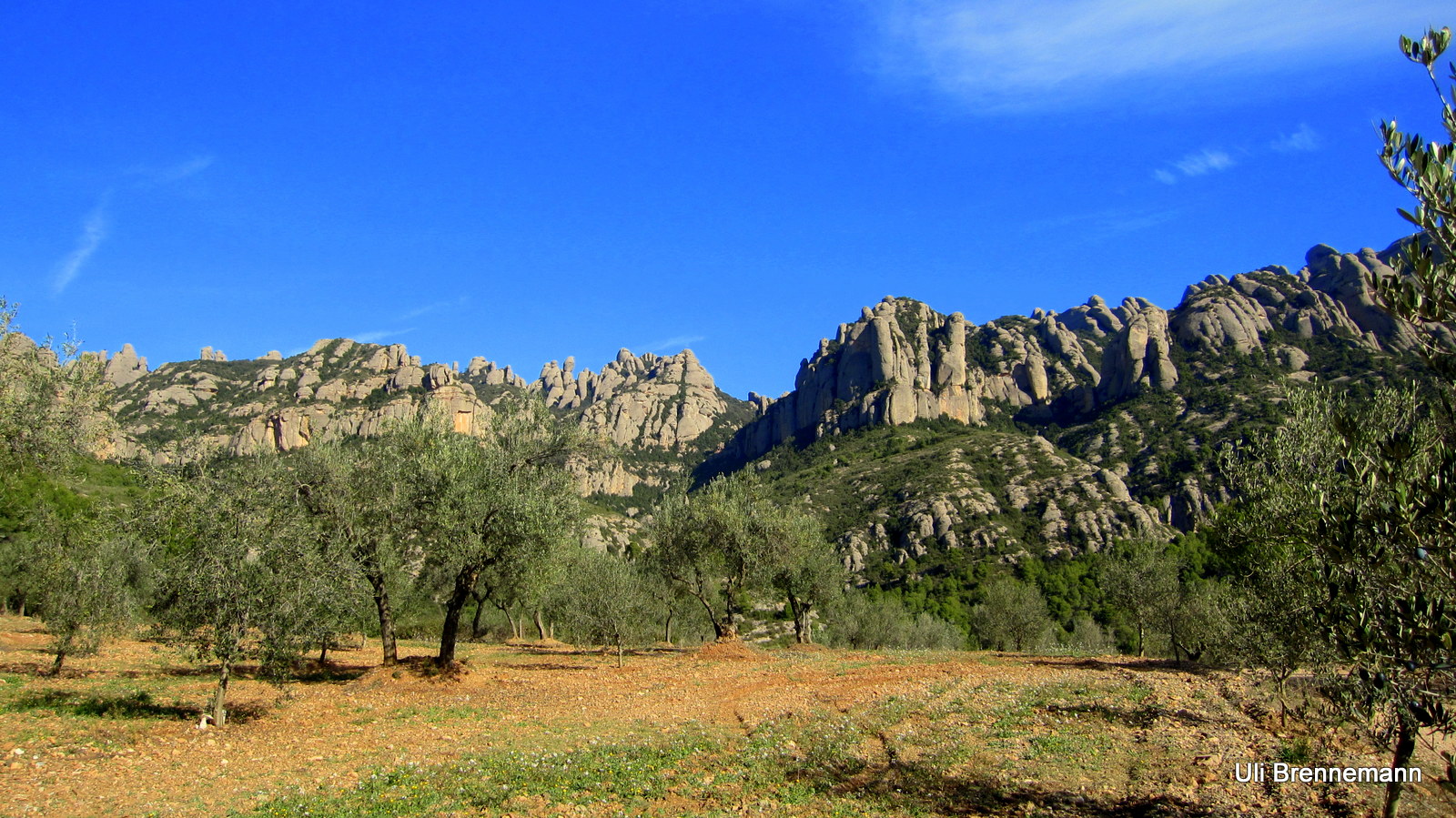 Wandern am Fuss des Montserrat-Gebirges