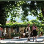 Wandern auf Samos: ein kühles Glas Götterwein in der Taverne