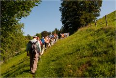 Wandern auf schmalem Pfad