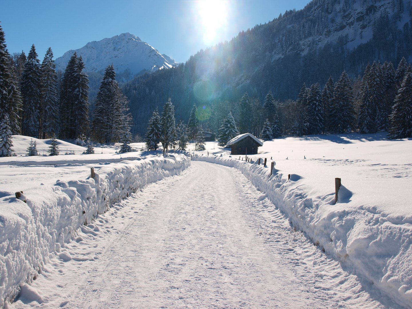 ..wandern bei wunderschöner Winterlandschaft