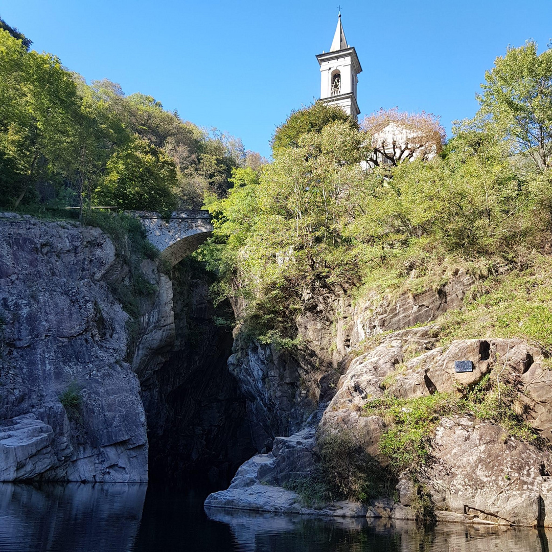 Wandern in Connobio, Italien