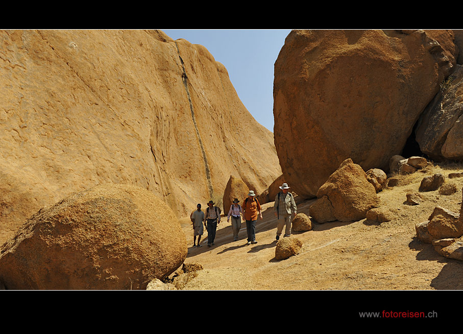 Wandern in den Felsschluchten der Spitzkoppe