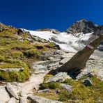 Wandern mit Blick zur Weißspitze