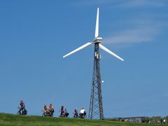 Wandern über den Deich