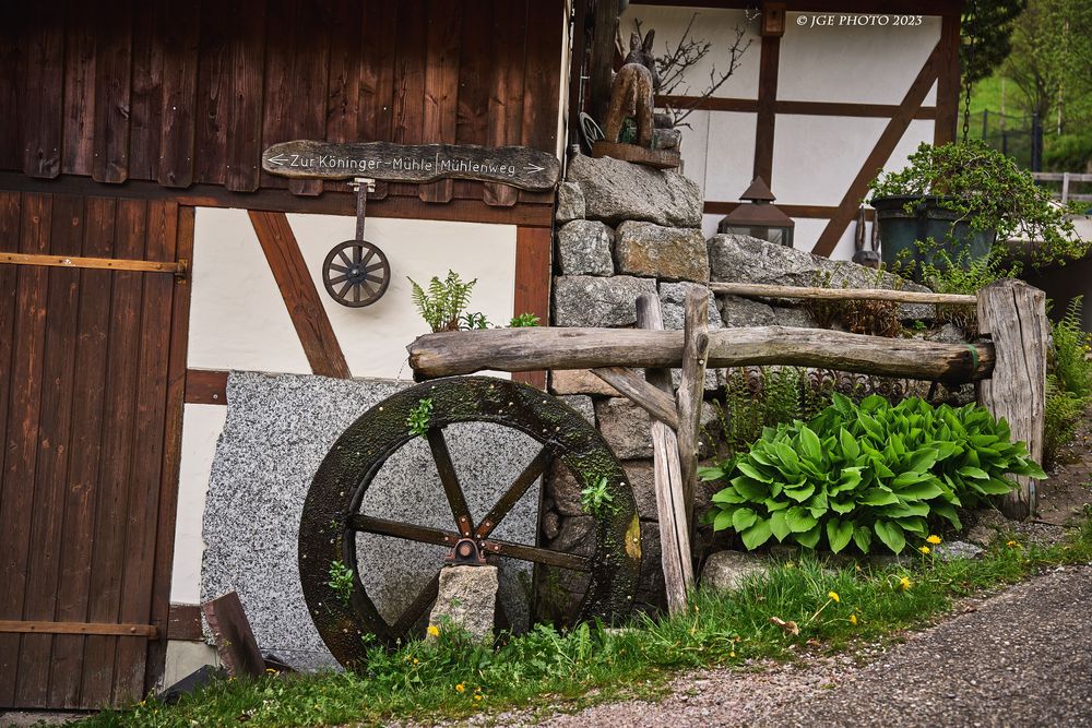 Wanderschilder des Mühlenwanderwegs Ottenhöfen