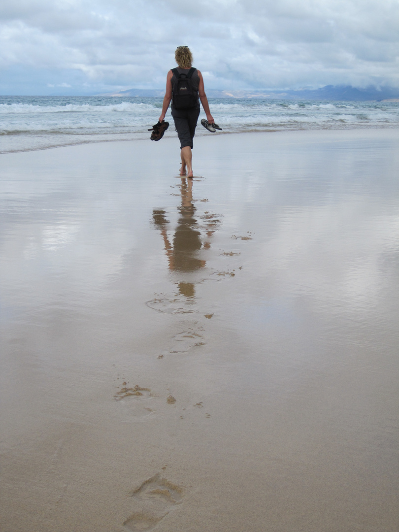 Wanderung am Strand von Cofete , Fuerteventura.