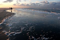 Wanderung am Strand von Spiekeroog (im Winter).