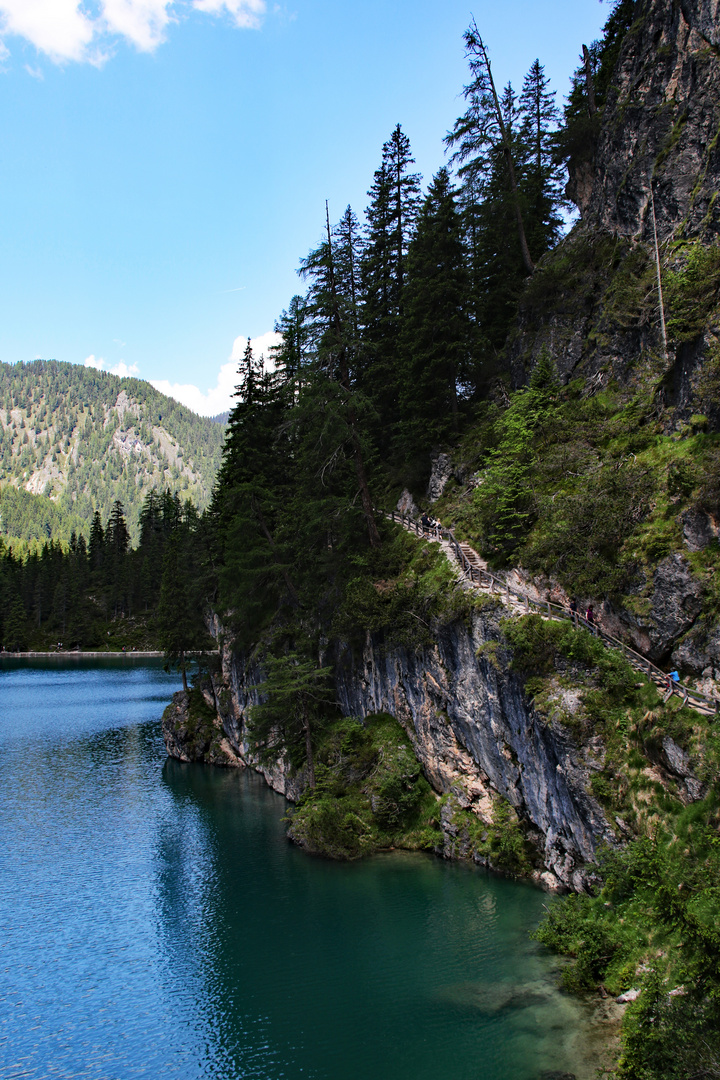 Wanderweg am Pragser Wildsee