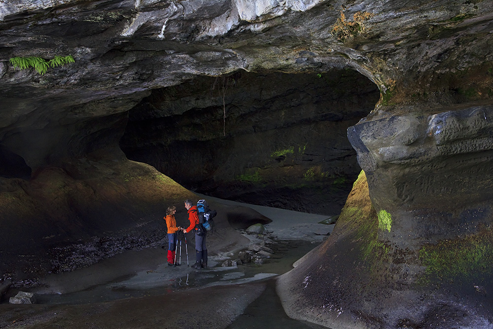 Wander"weg" durch Meeresgrotten