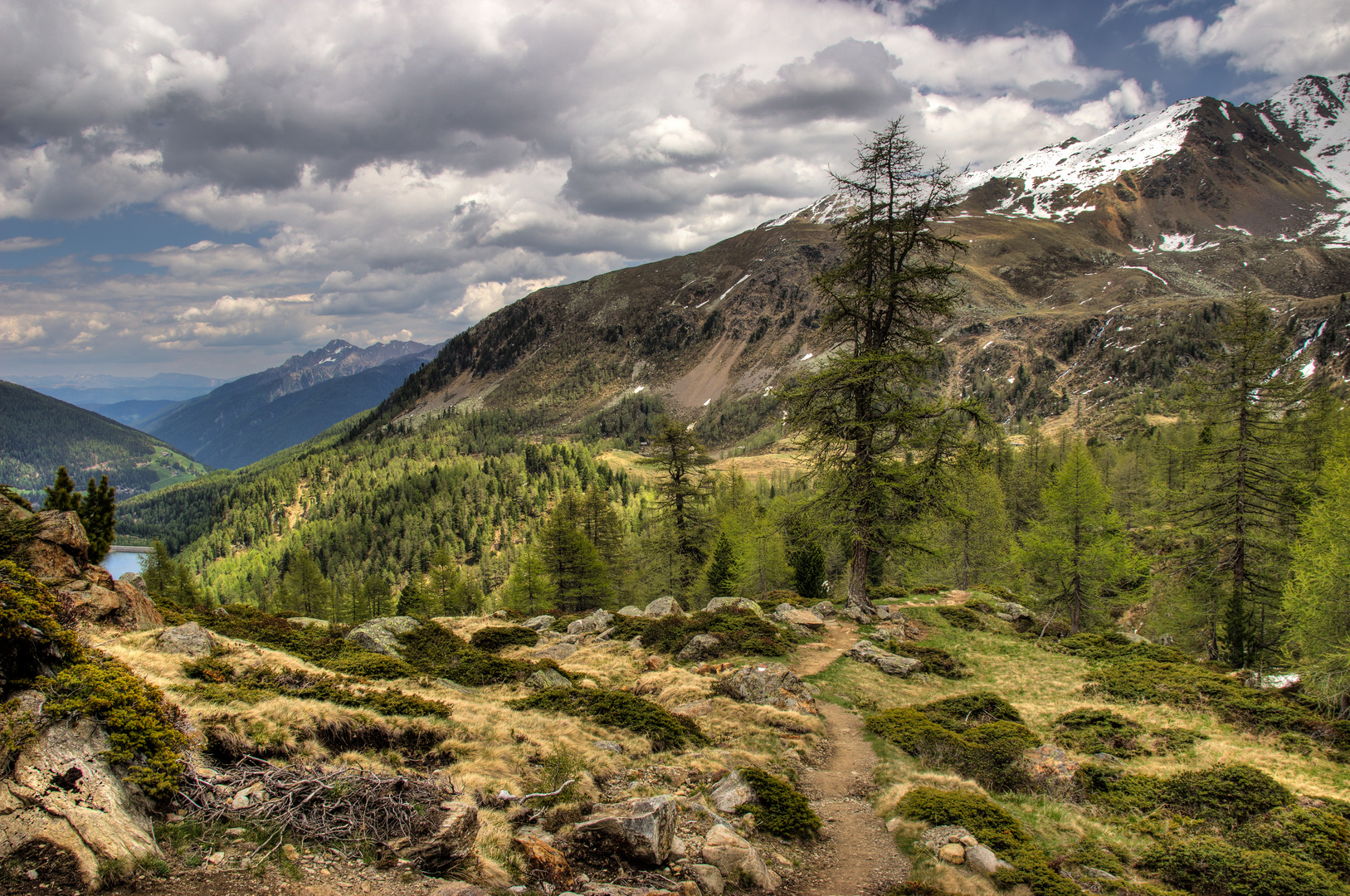 Wanderweg im Ultental.