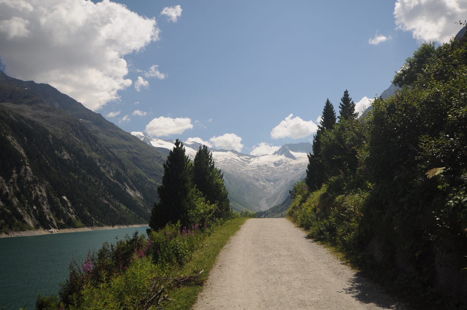 Wanderweg im Zillertal