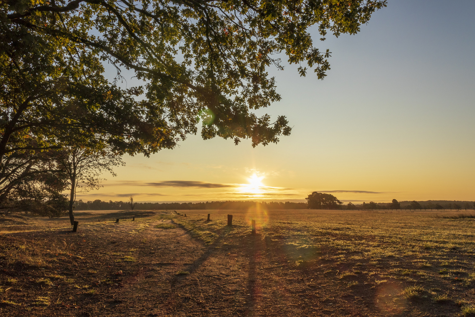 Wanderweg kurz nach Sonnenaufgang 