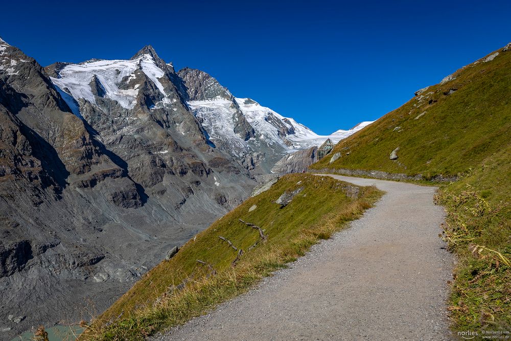 Wanderweg mit Großglockner