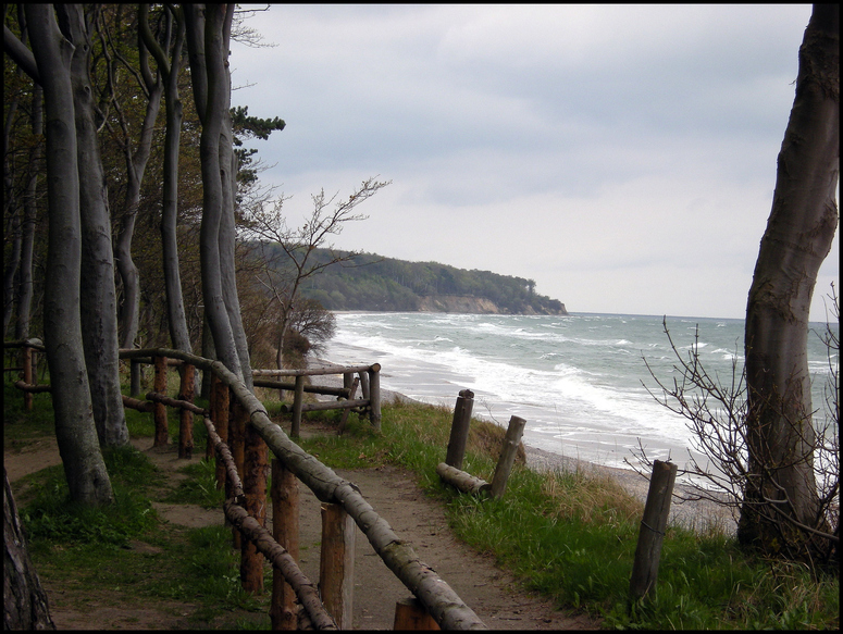 Wanderweg oberhalb der Steillüste