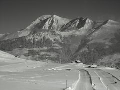 Wanderweg und Schlittenpiste