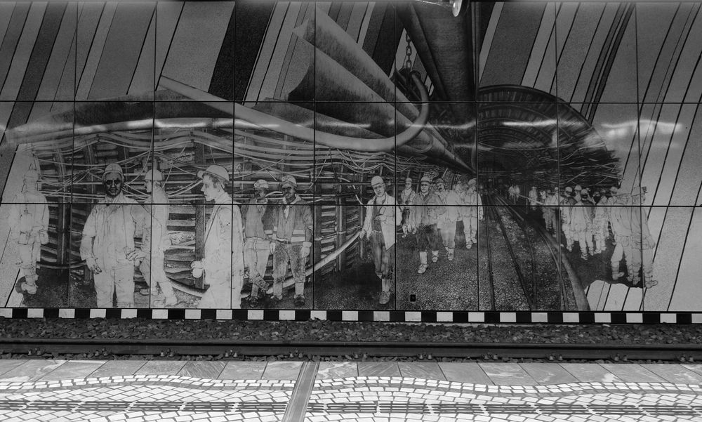 Wandfliesen in einer U-Bahnstation in Gelsenkirchen
