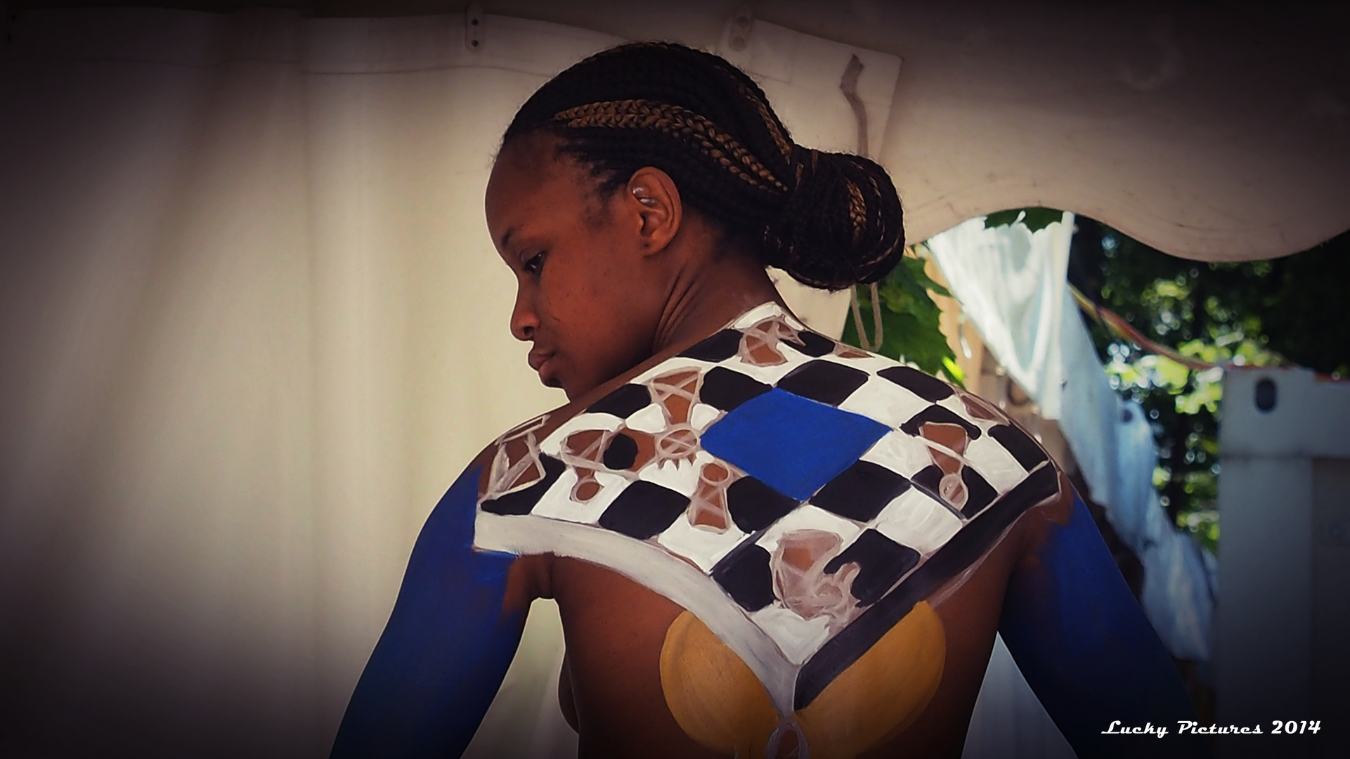 Wanna play chess? - Bodypaintingfestival Wörthersee 2014