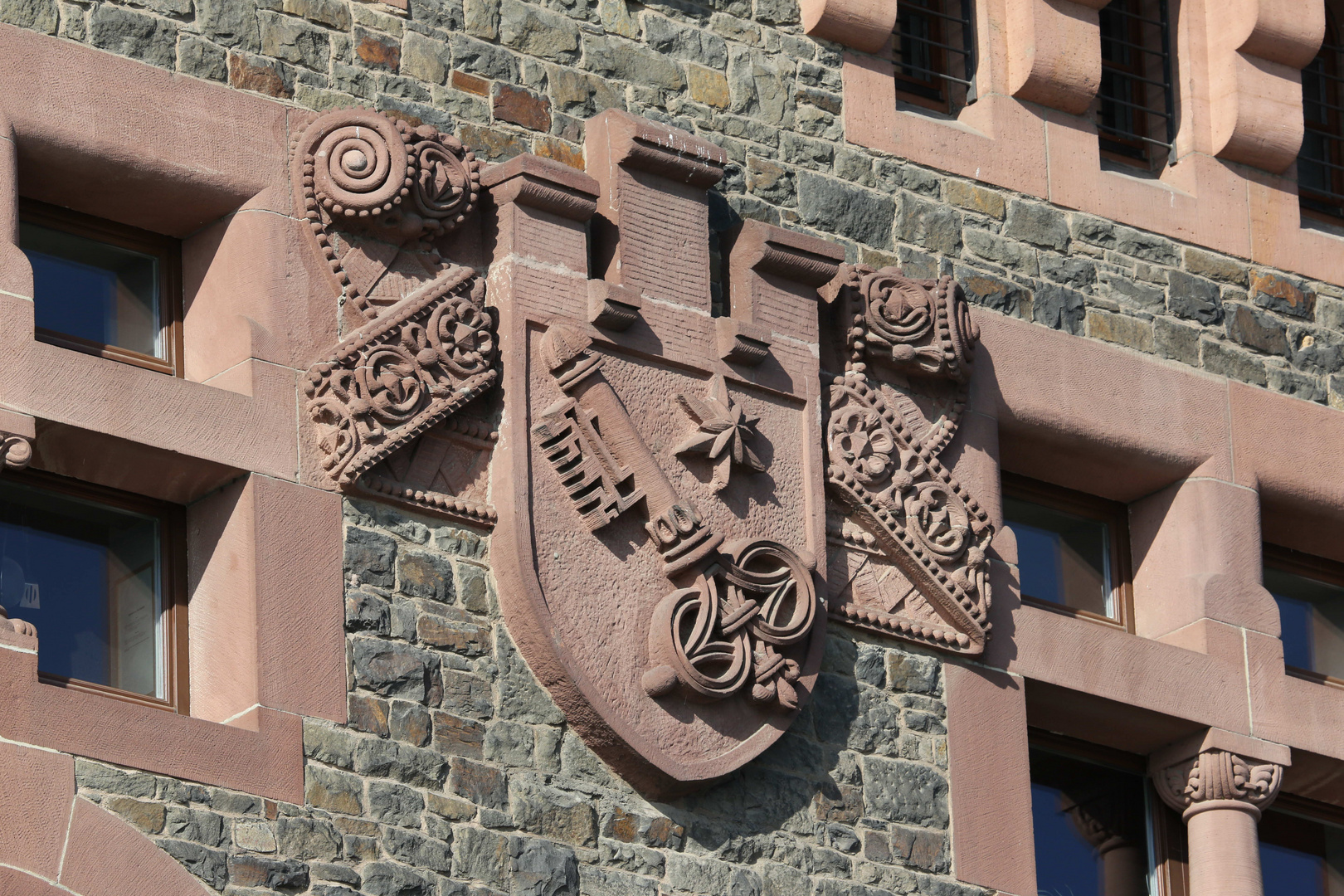 Wappen am Stadttor in Worms