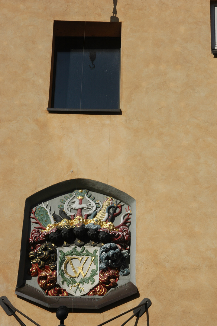 Wappen an einem historischen Haus in Celle