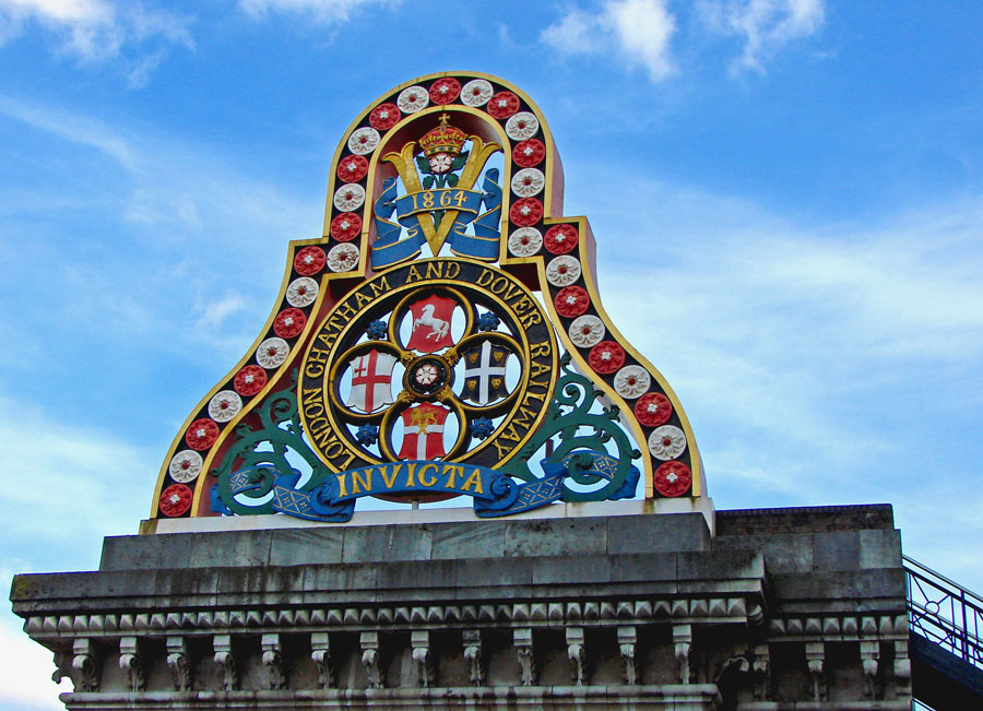 Wappen auf der Blackfriars Bridge