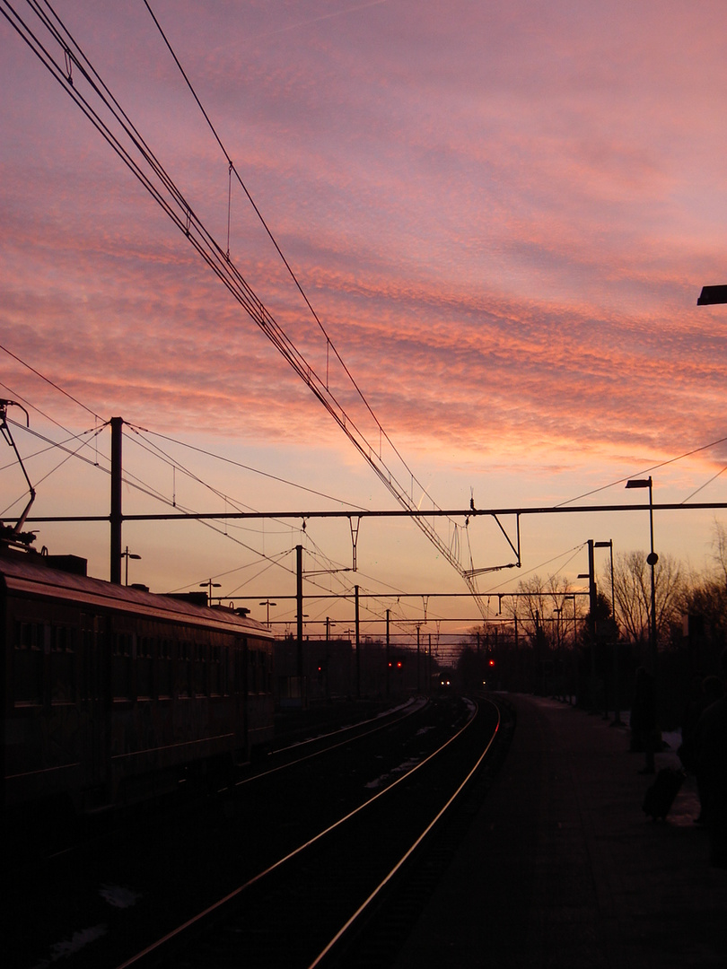 Waremme, un matin, la gare...