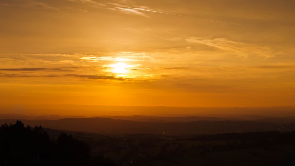 Warmer Sonnenuntergang auf dem Hoherodskopf