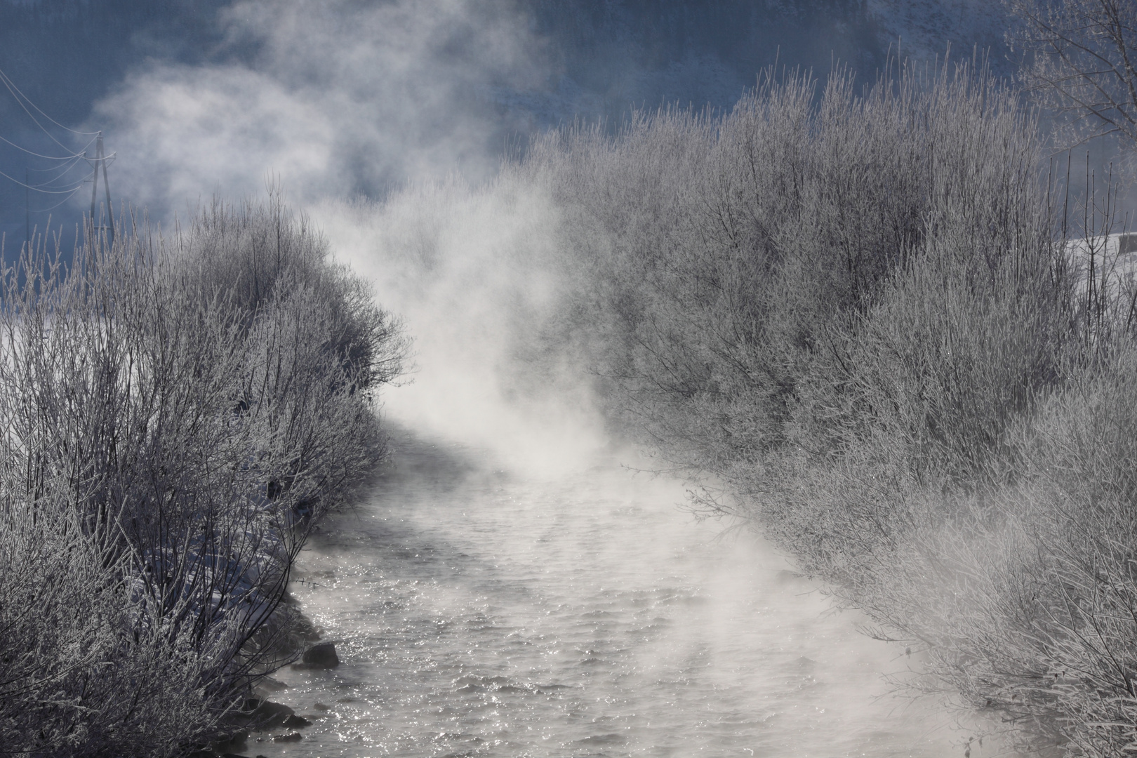 Warmes Wasser, kalte Luft Foto &