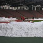 Warmlaufen im verschneiten Gugl-Stadion in Linz