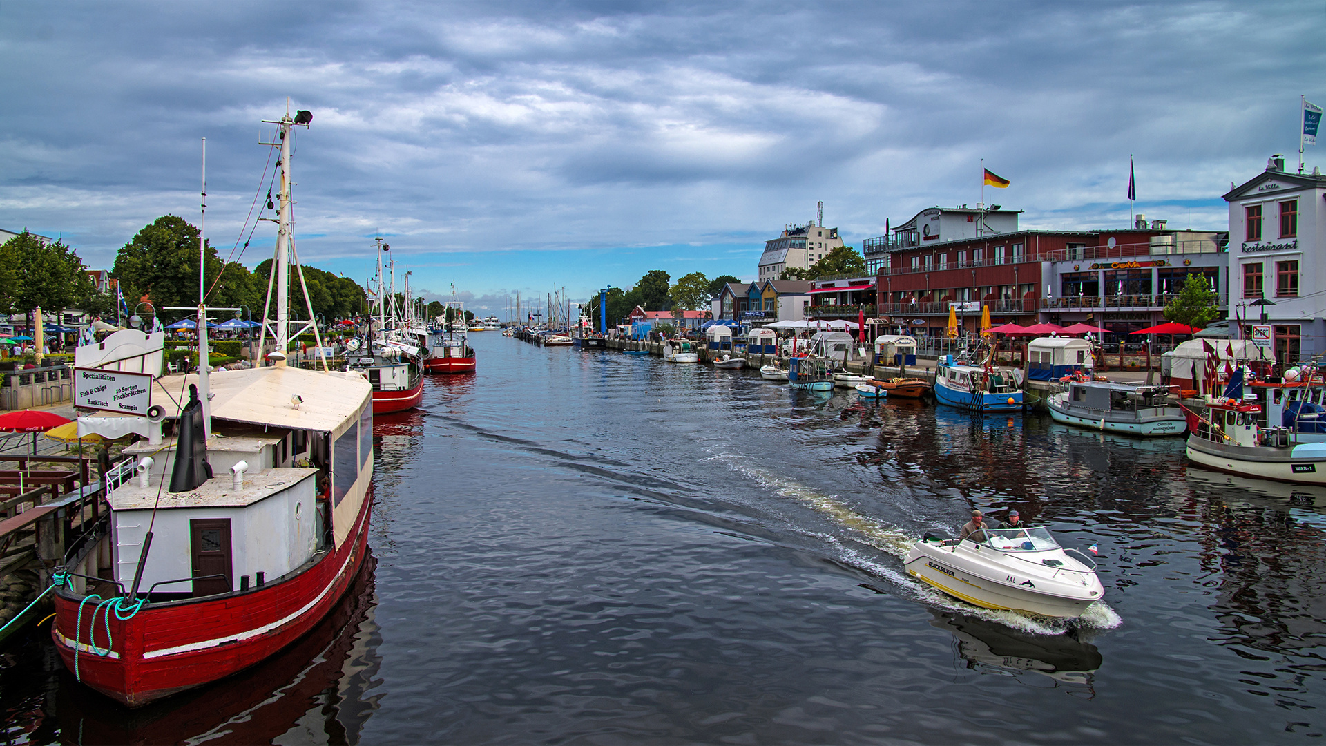 Warnemünde 111 ...