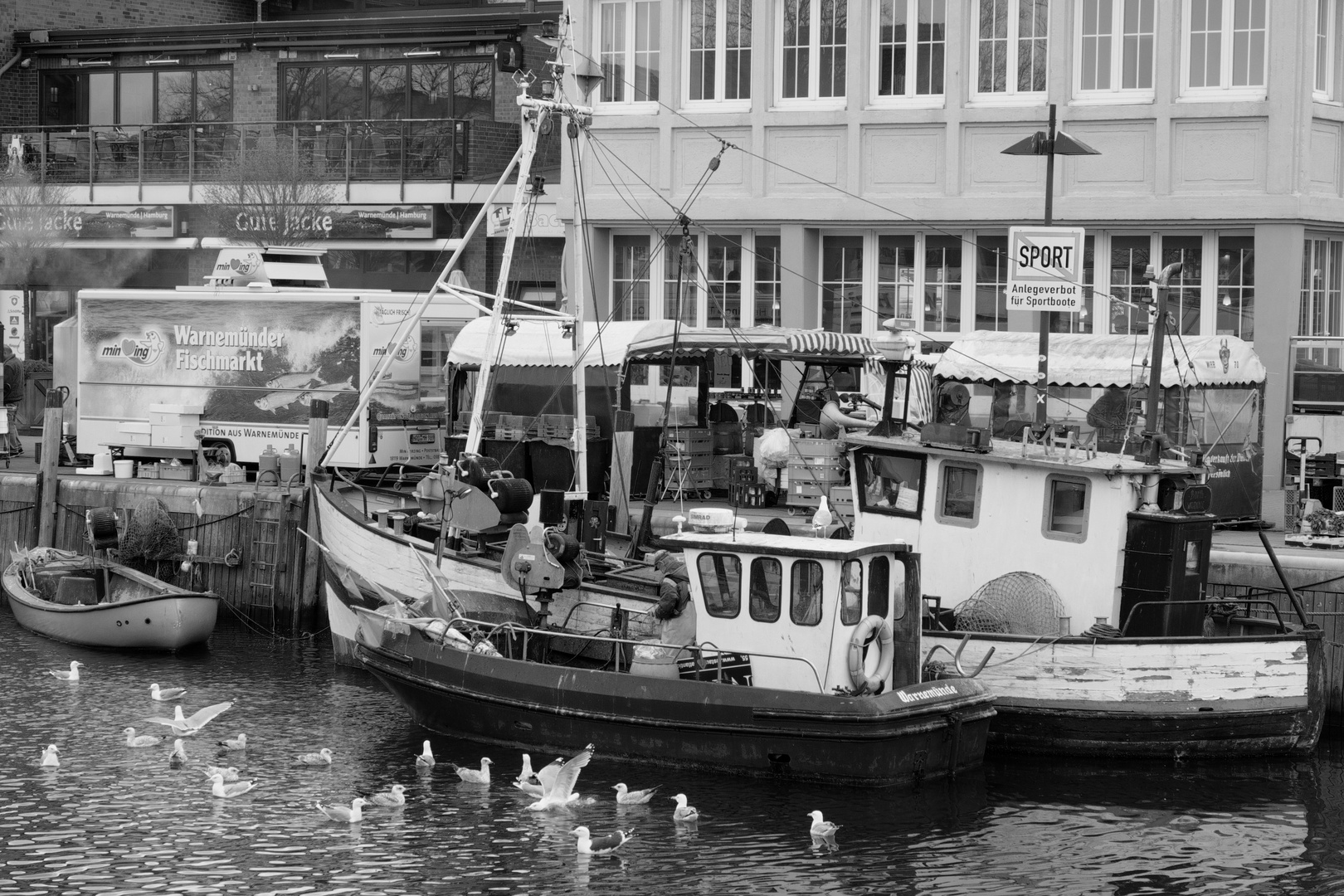 Warnemünde - Alter Strom - Fischmarkt "hinter den Kulissen"