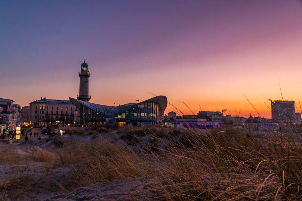 Warnemünde am Abend Foto & Bild | architektur, landschaft