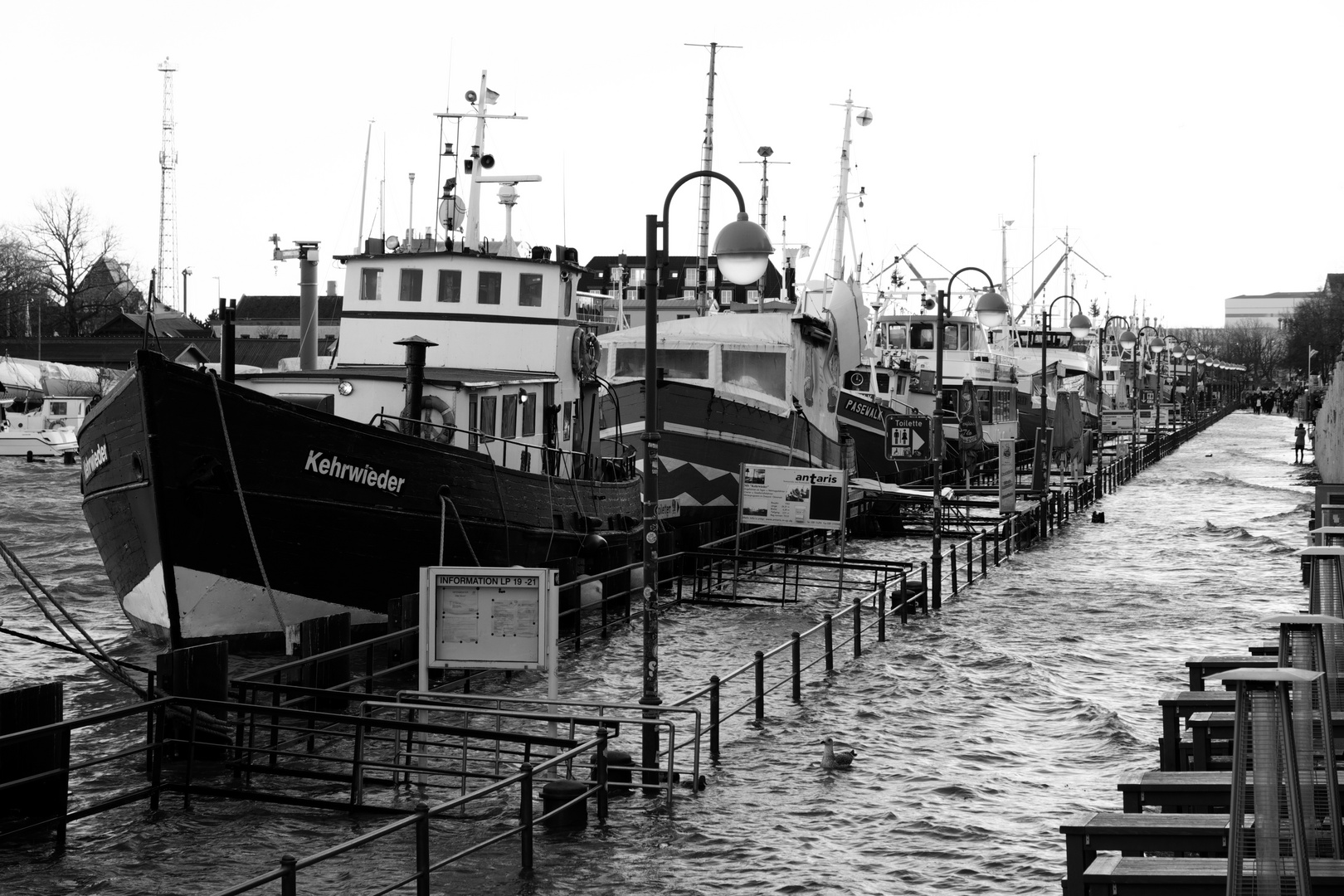 Warnemünde - Am Strom - Land under!