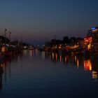 Warnemünde bei Nacht.