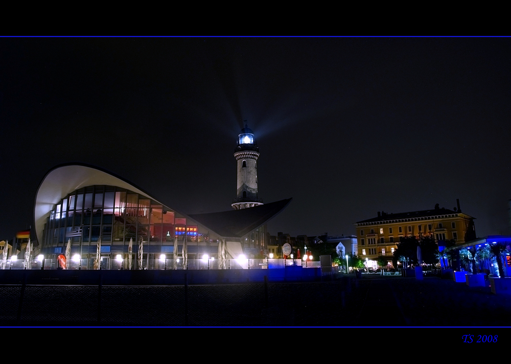 Warnemünde bei Nacht