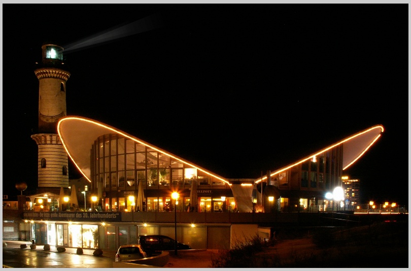 Warnemünde bei Nacht