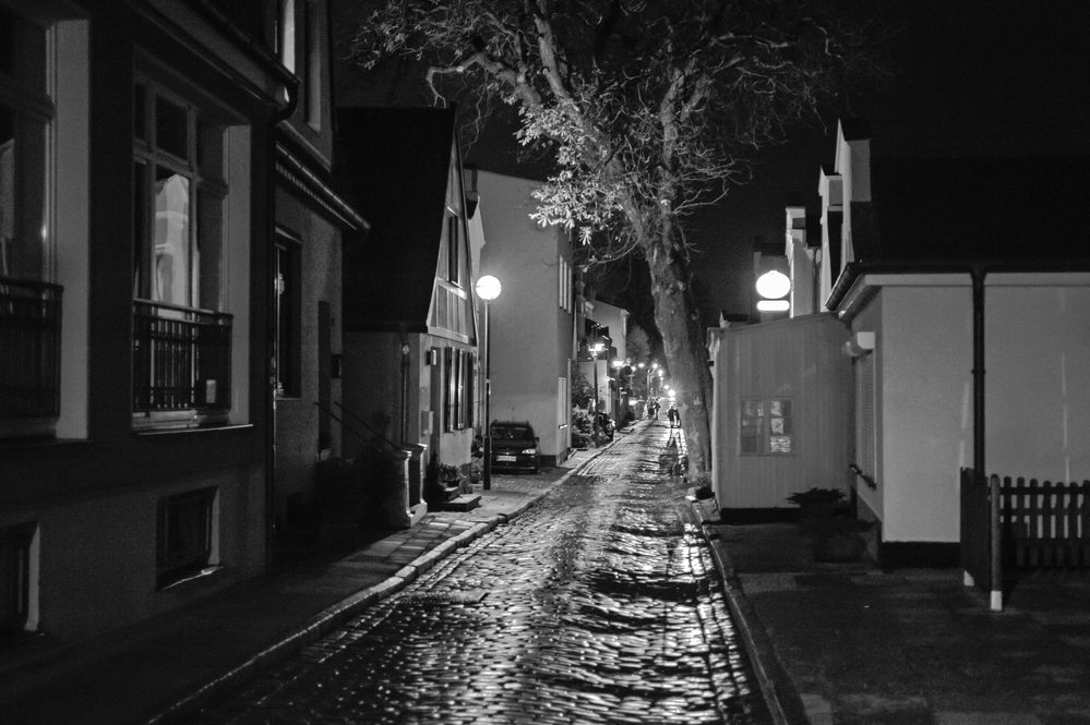 Warnemünde bei Nacht..