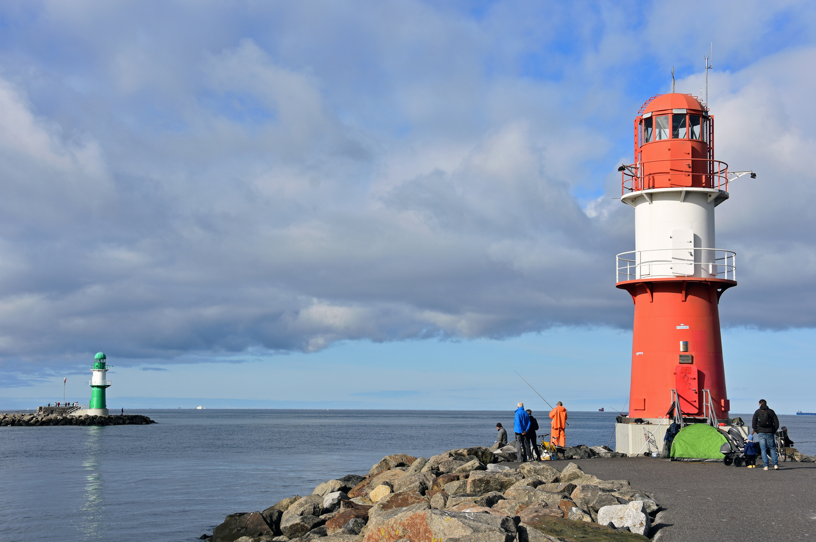 Warnemünde, die Leuchttürme von Ost- und Westmole