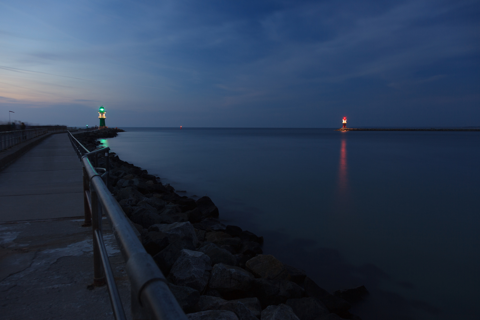 Warnemünde - Einfahrt zum Hafen