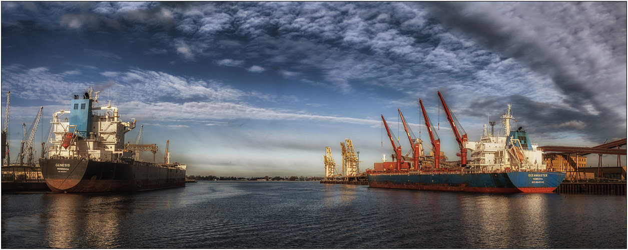 ... Warnemünde Hafen Panorama ...