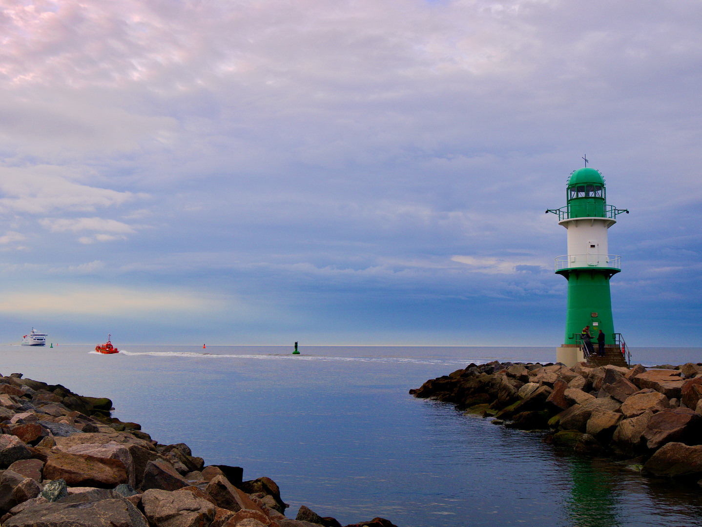 Warnemünde  Hafeneinfahrt