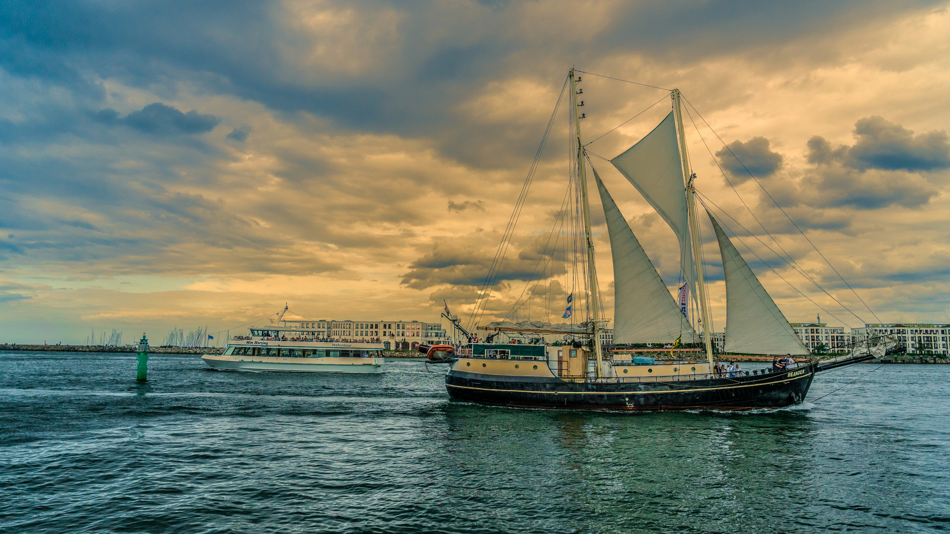 Warnemünde Hanse Sail 2019 