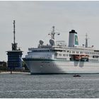 Warnemünde | Kreuzfahrtschiff "Deutschland" | #1